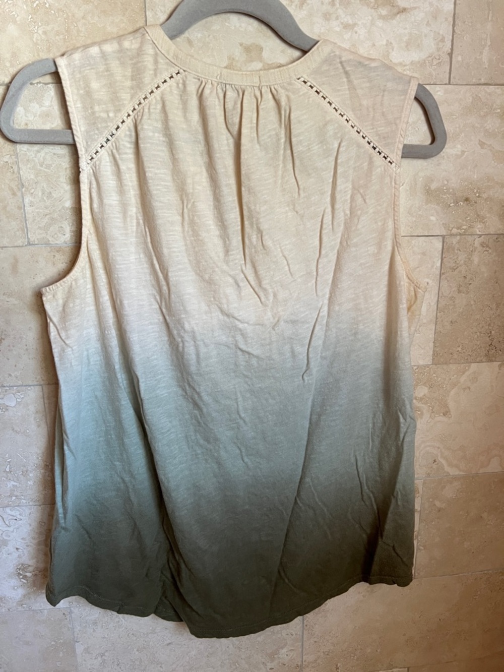 Lucky Brand Cream to Olive Ombre Sleeveless V-Neck Top M - Picture 2 of 3